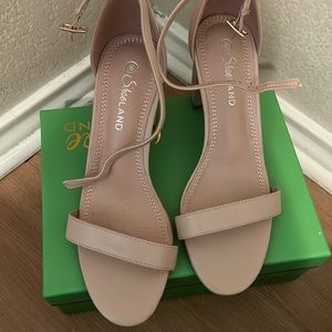 blush color heels, (women’s size:8)